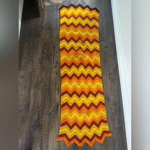Vintage 70s crochet runner